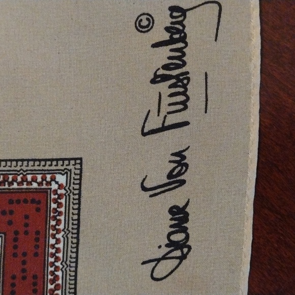 Diane von furstenberg silv scarf size 20/20 inch color brown - Picture 3 of 3